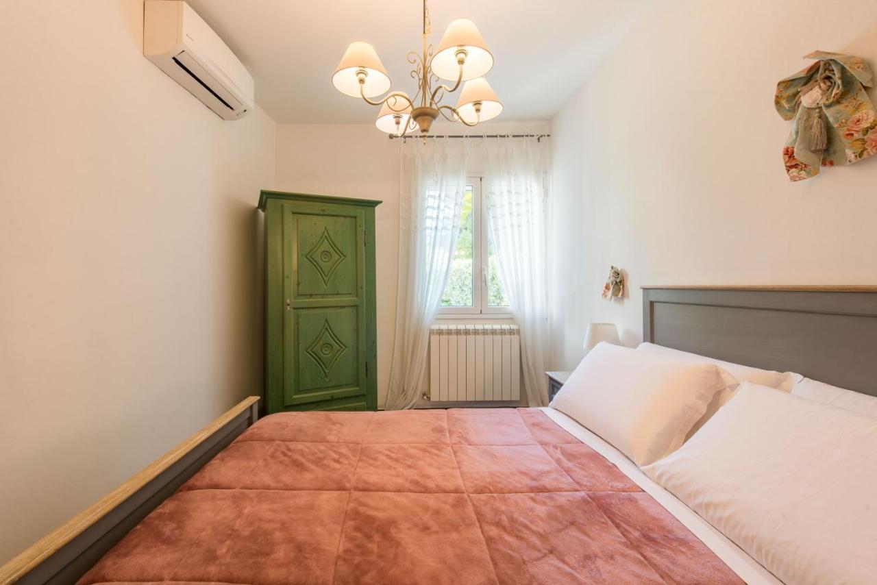 Villa Cinzia-150 Mt From The Beach Mondello Bagian luar foto