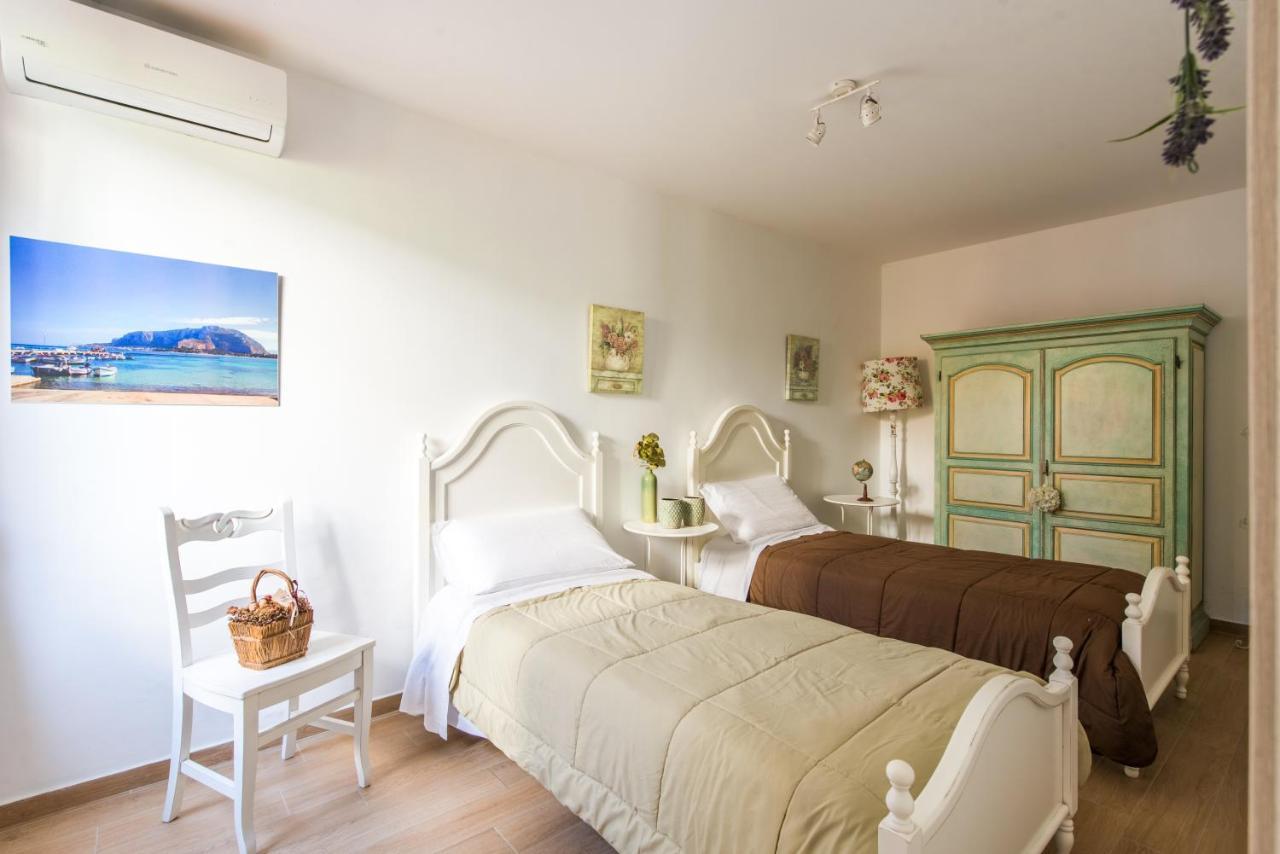Villa Cinzia-150 Mt From The Beach Mondello Bagian luar foto