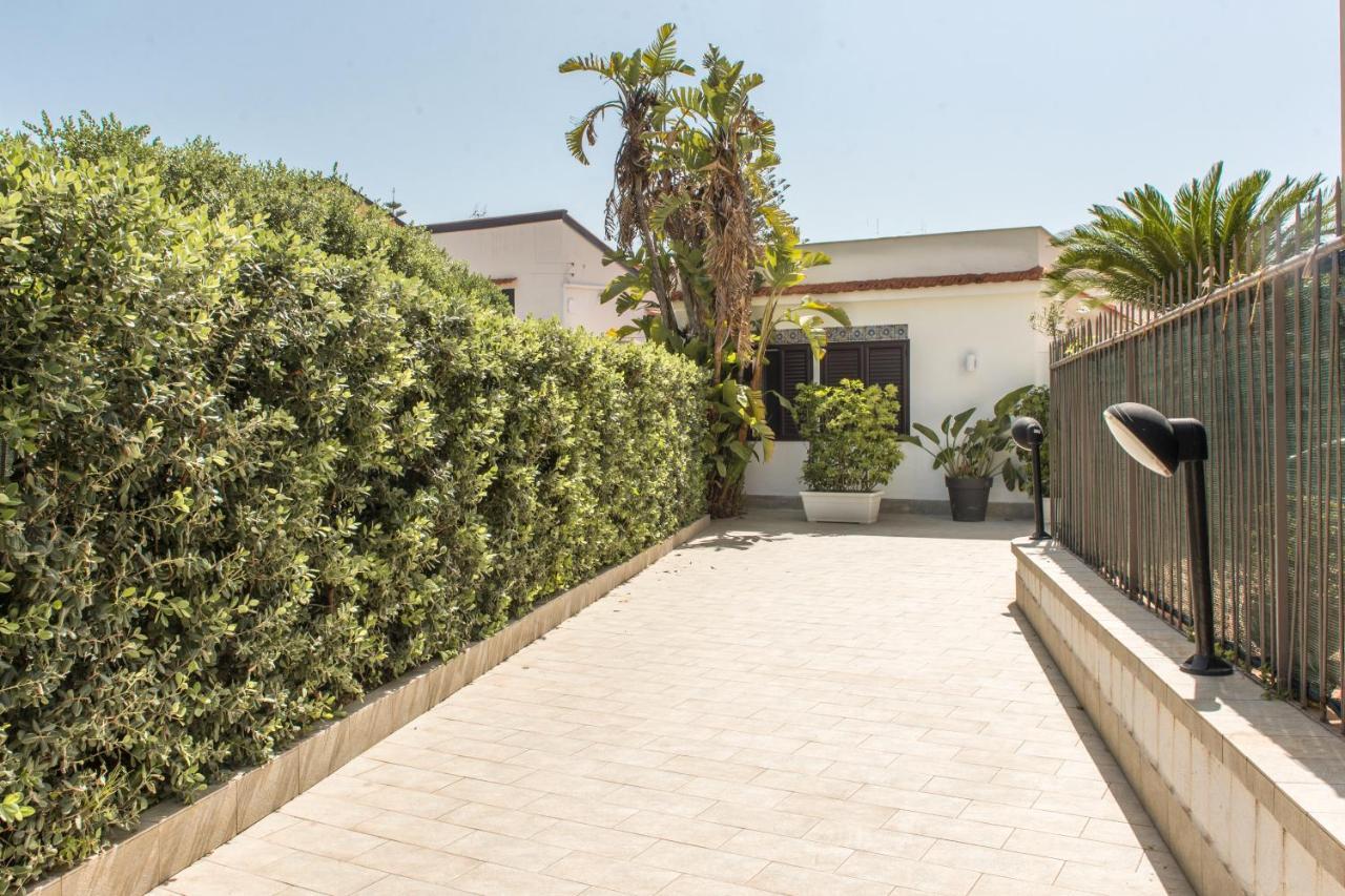 Villa Cinzia-150 Mt From The Beach Mondello Bagian luar foto